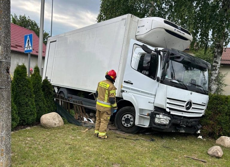 kolizja ciężarówki z osobóką
