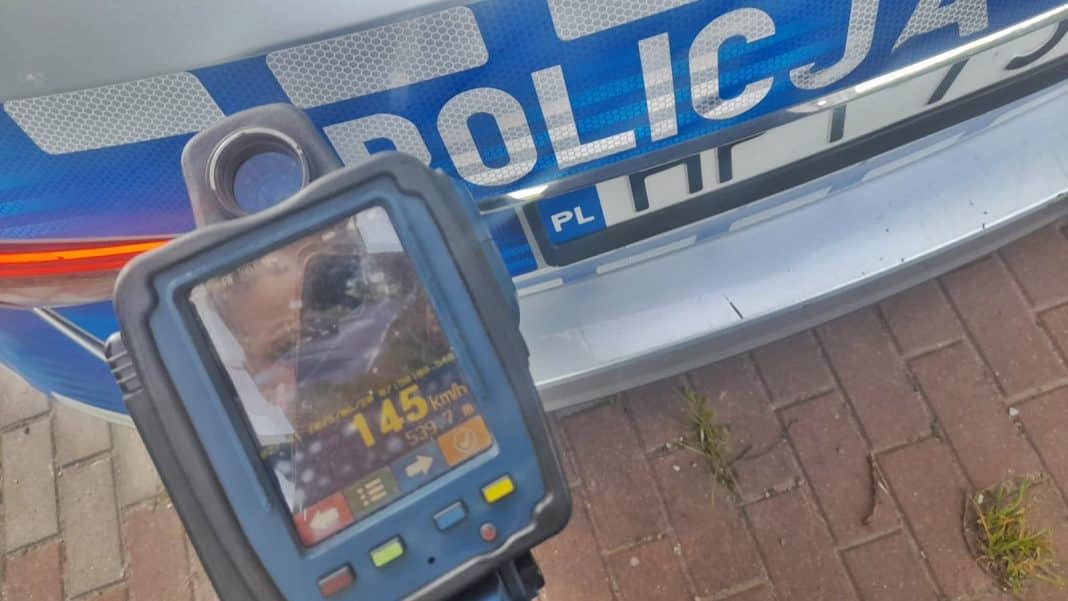 młody kierowca przekroczył dozwoloną prędkość