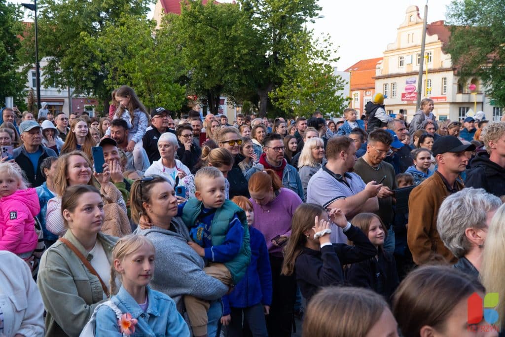 Scena runęła, koncert odwołany… a wtedy Dawid zrobił coś, czego nikt się nie spodziewał! - Koncert odwołano! To, co Dawid Kwiatkowski zrobił później, przeszło do historii Kętrzyna