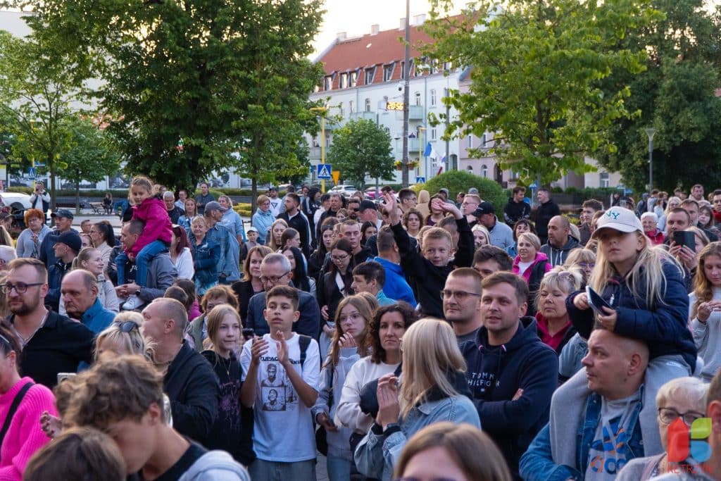 Scena runęła, koncert odwołany… a wtedy Dawid zrobił coś, czego nikt się nie spodziewał! - Koncert odwołano! To, co Dawid Kwiatkowski zrobił później, przeszło do historii Kętrzyna