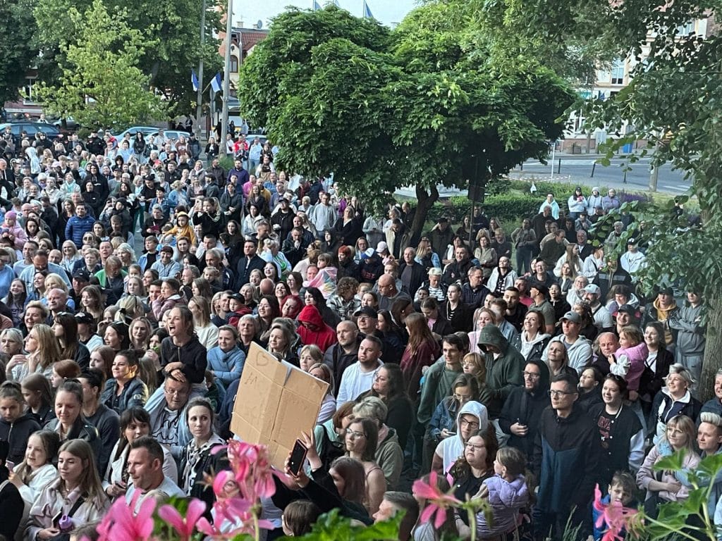 Scena runęła, koncert odwołany… a wtedy Dawid zrobił coś, czego nikt się nie spodziewał! - Koncert odwołano! To, co Dawid Kwiatkowski zrobił później, przeszło do historii Kętrzyna