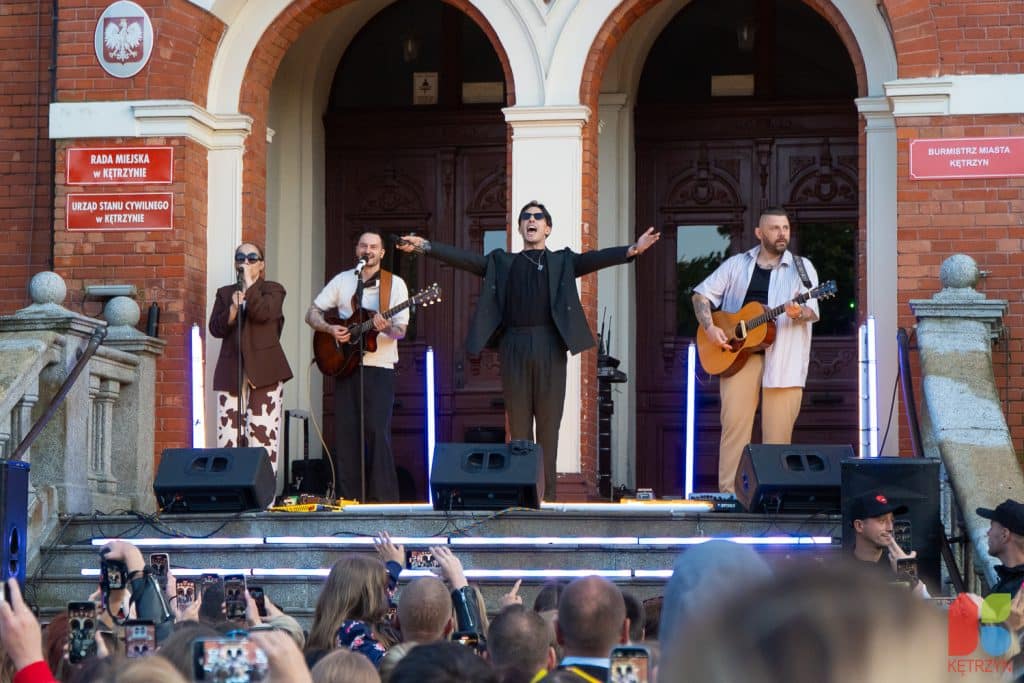 Scena runęła, koncert odwołany… a wtedy Dawid zrobił coś, czego nikt się nie spodziewał! - Koncert odwołano! To, co Dawid Kwiatkowski zrobił później, przeszło do historii Kętrzyna