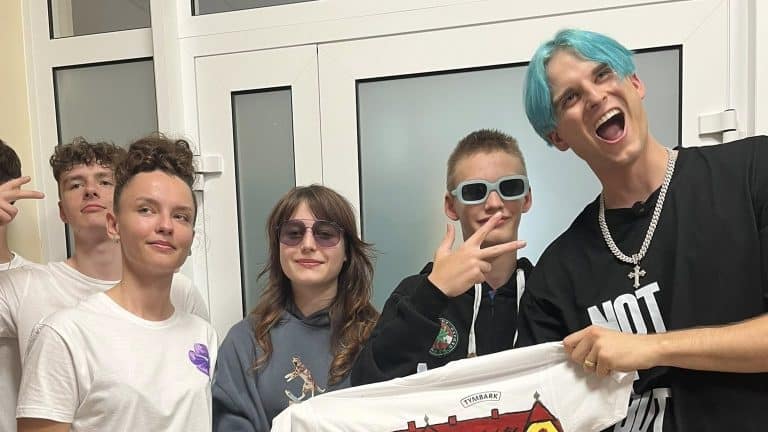 Tribbs w szpitalu w Ameryce