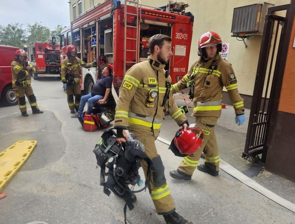 Kilka wozów Komendy Miejskiej Państwowej Straży Pożarnej w Olsztynie przyjechało dziś na sygnale do Szpitala Dziecięcego w Olsztynie. - Straż pożarna w Szpitalu Dziecięcym