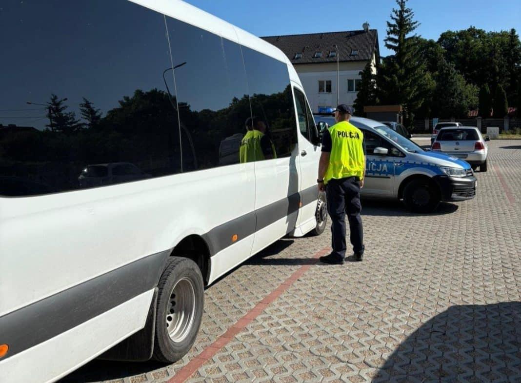 zatrzymany bus do kontroli