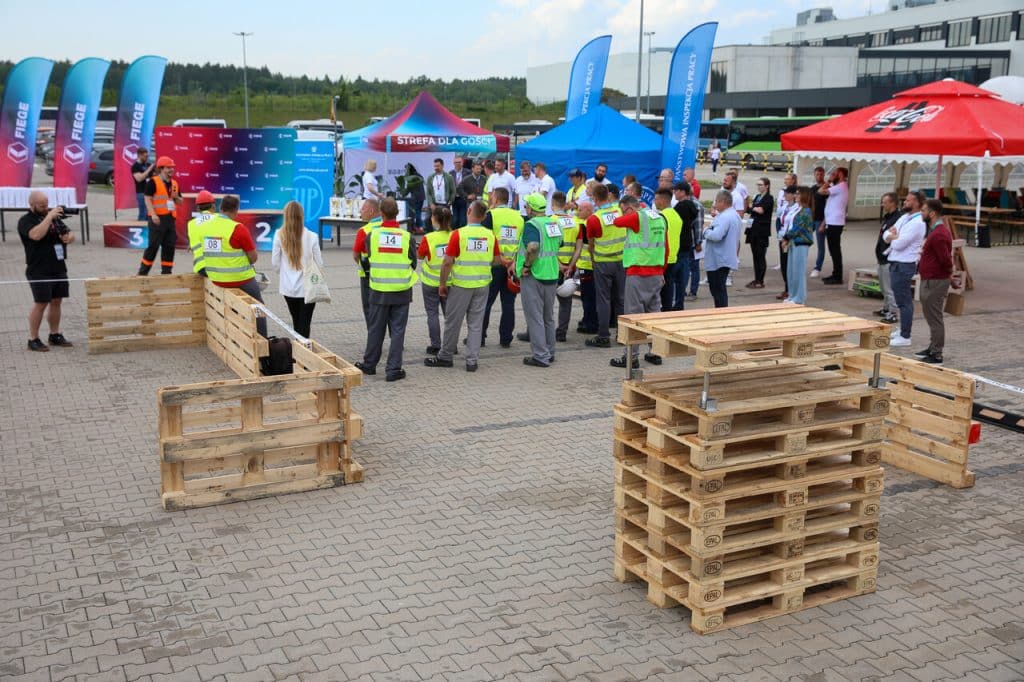 To pierwsza edycja tej niecodziennej rywalizacji. - Niezwykłe zawody pod Olsztynem. Pierwsze Mistrzostwa Operatorów Wózków Widłowych