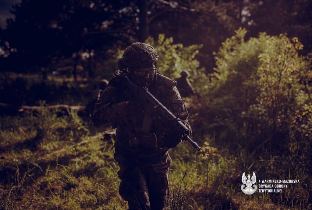 Wakacje w mundurze? Coraz więcej osób wybiera ten nietypowy sposób na lato. - Przygoda, mundur i konkretna kasa. WOT czeka na ochotników!