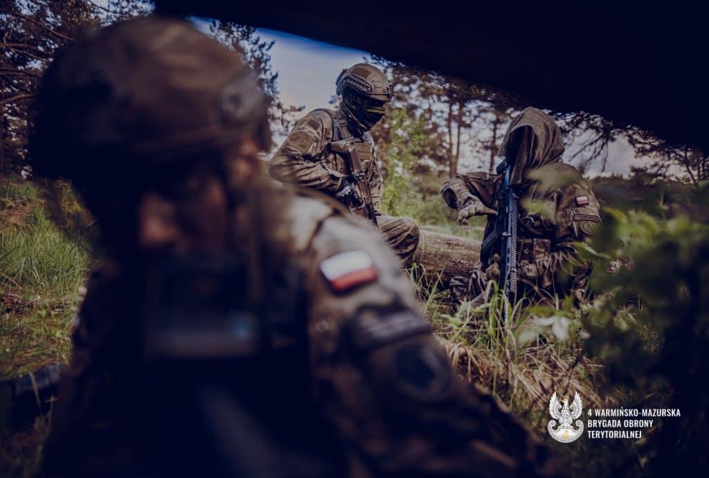 Wakacje w mundurze? Coraz więcej osób wybiera ten nietypowy sposób na lato. - Przygoda, mundur i konkretna kasa. WOT czeka na ochotników!