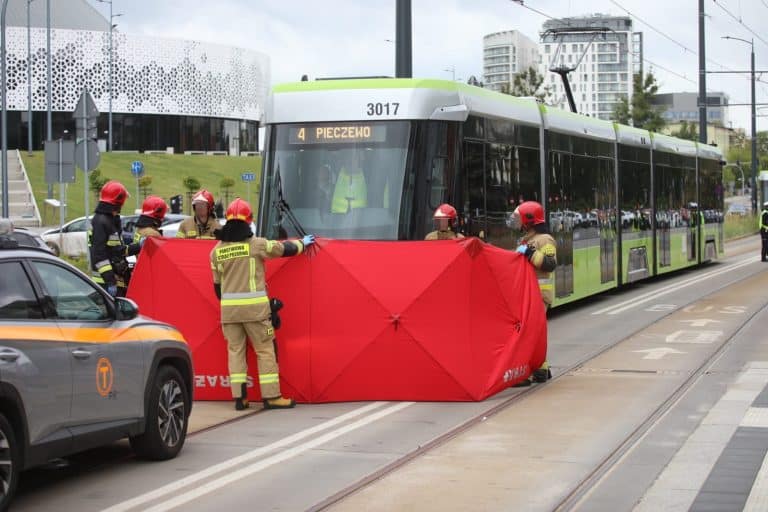 potrącenie rowerzystki przez tramwaj