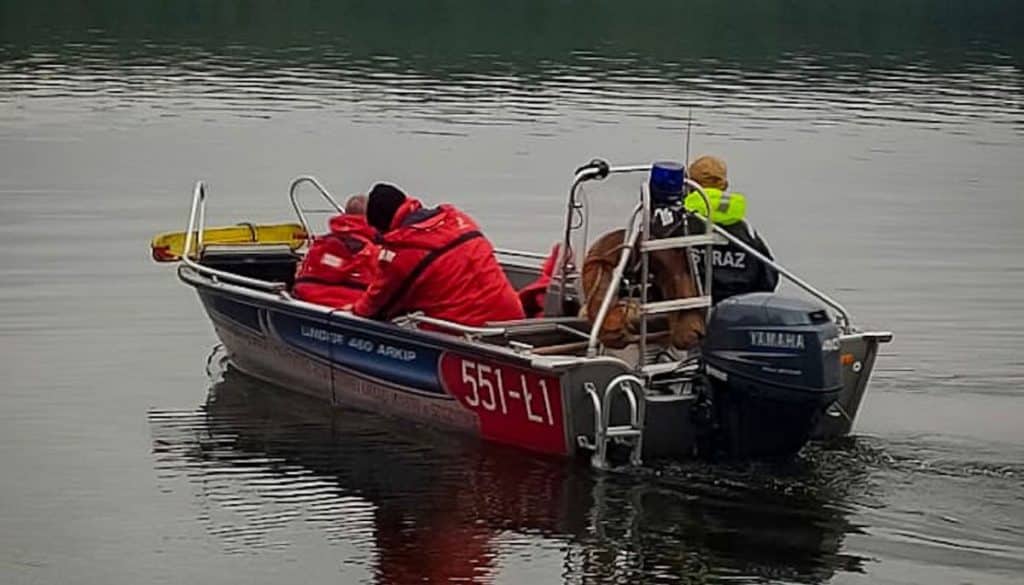 Odnaleziono tylko puste kajaki. - Nurkowie szukają trzech nastolatków, którzy zaginęli na jeziorze
