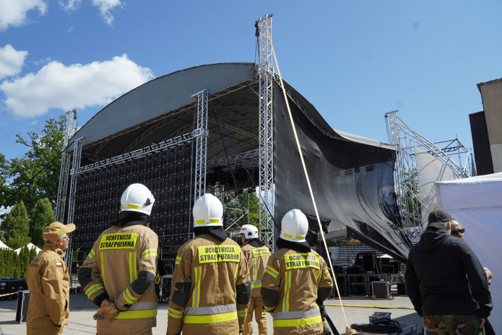 Scena runęła, koncert odwołany… a wtedy Dawid zrobił coś, czego nikt się nie spodziewał! - Koncert odwołano! To, co Dawid Kwiatkowski zrobił później, przeszło do historii Kętrzyna