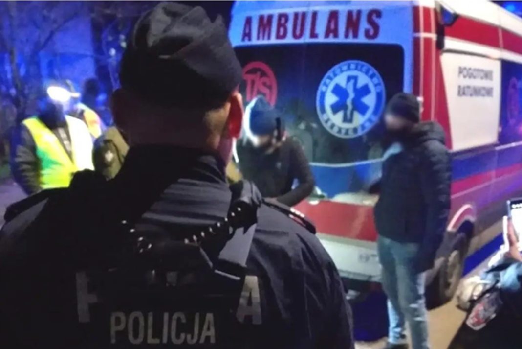 karetka i policja na miejscu zdarzenia
