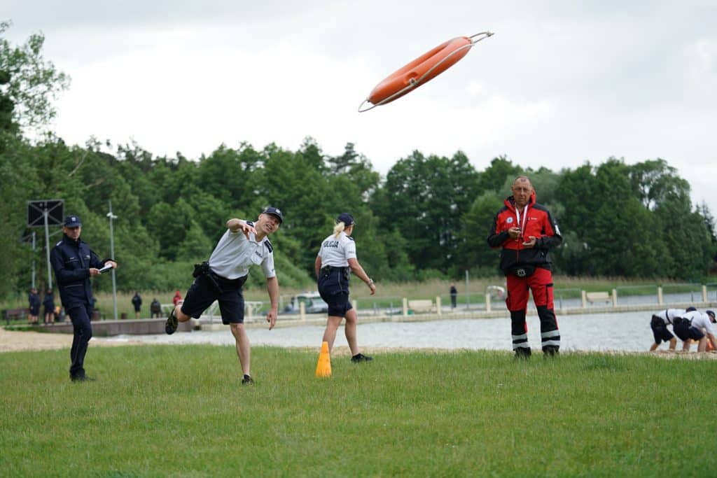 Wielki sukces policjantów z Olsztyna. Zawody ratownicze zakończyli na podium. - Policjanci z Olsztyna wicemistrzami Polski w ratownictwie wodnym