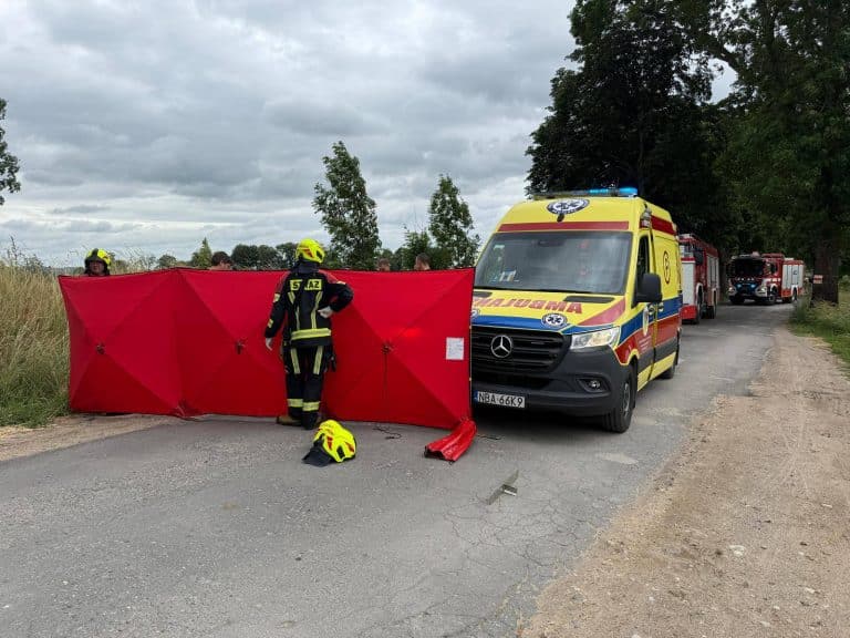 służby reanimują rowerzystę