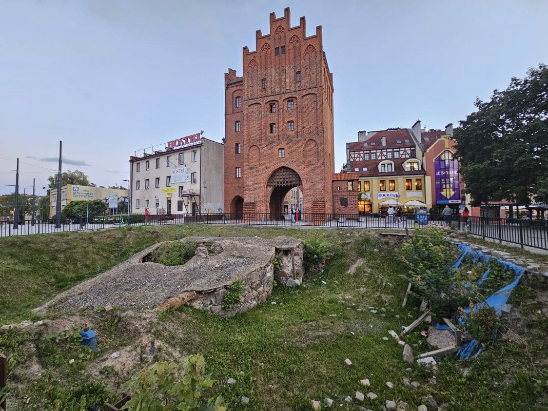 dziura przed Wysoką Bramą