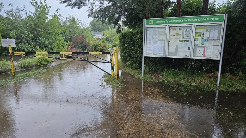 Łyna wylała w Olsztynie! Neiktóre miejsca wyłączają prąd. - Łyna w Olsztynie wystąpiła z brzegów, służby ostrzegają przed podtopieniami
