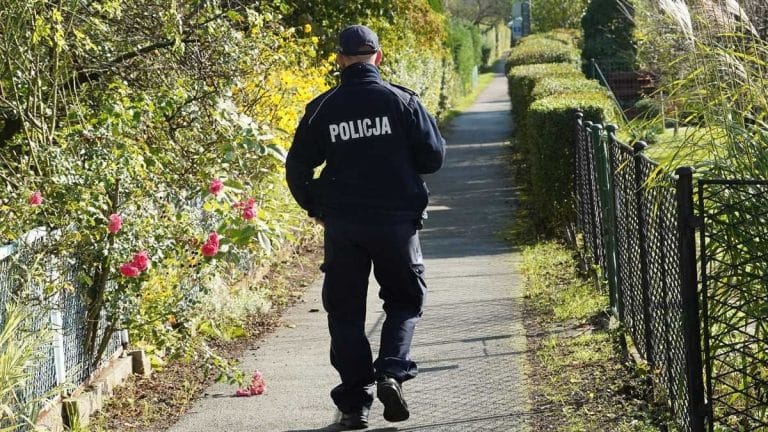 policja w ogr&oacute;dkach działkowych