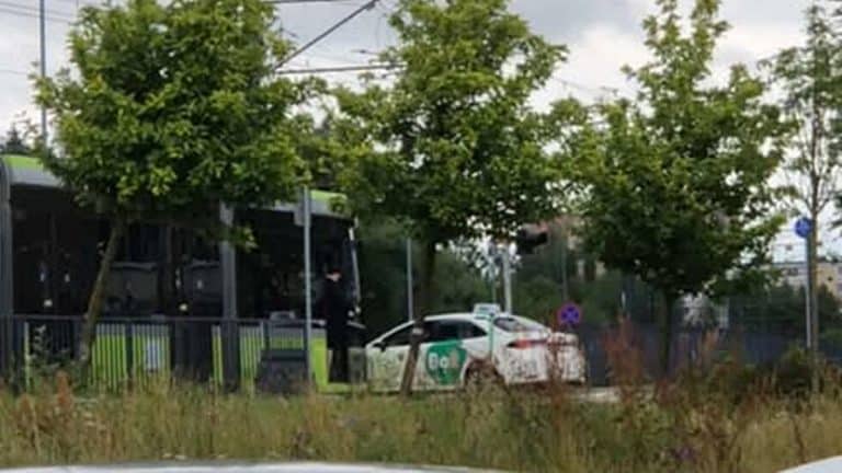 kierowca Bolta wjechał pod tramwaj