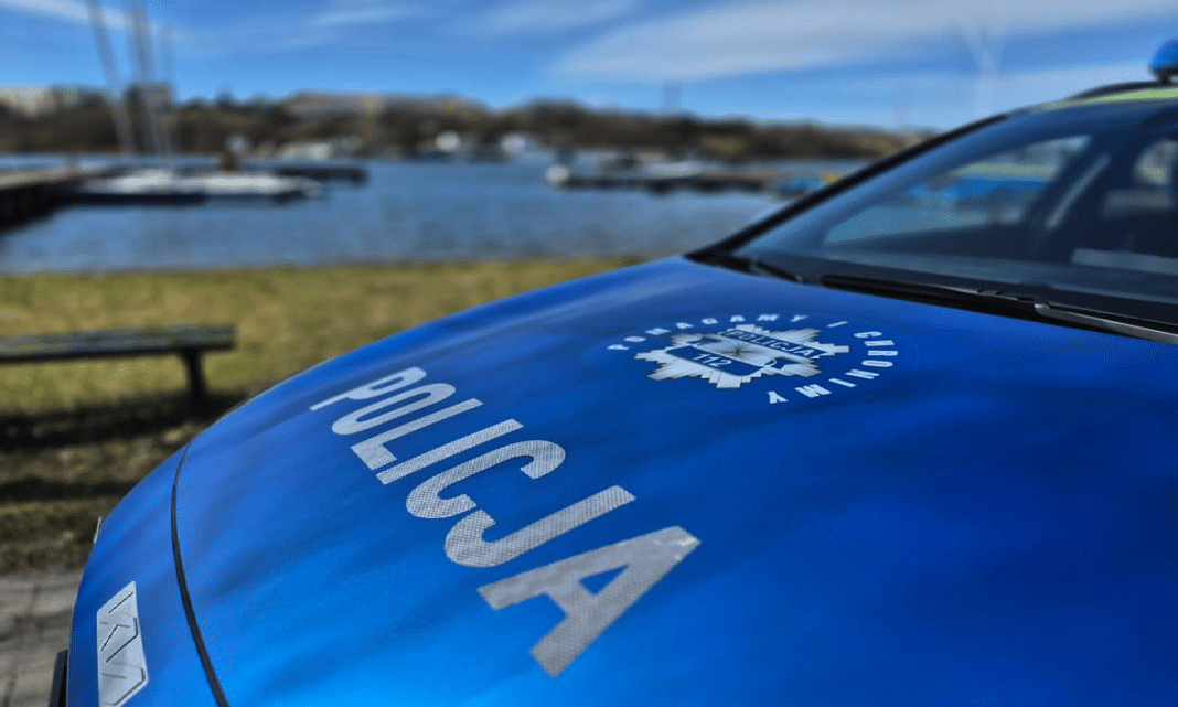 policja nad jeziorem