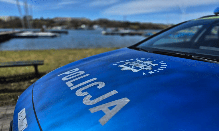 policja nad jeziorem