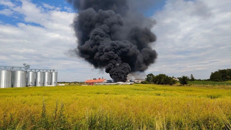 pożar opon i siana