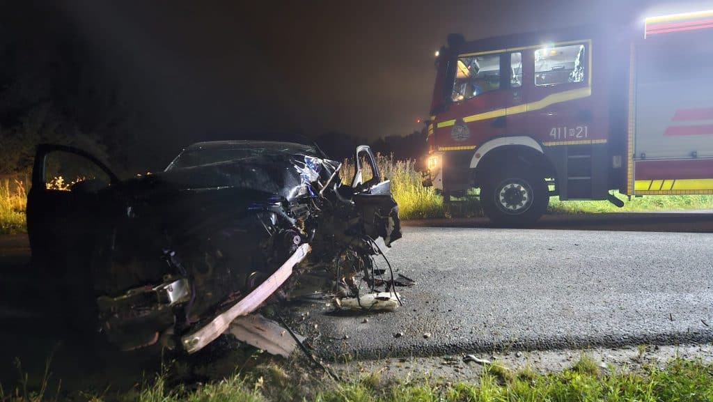 Doszło do groźnego wypadku drogowego. - Nocny rajd zakończony tragedią – Audi wbiło się w drzewo