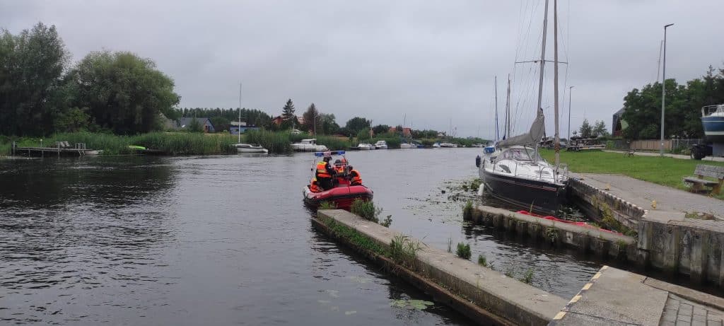 Mężczyzna regularnie wypływał w rejsy. - Służby szukają znanego żeglarza. Wezwano nurków