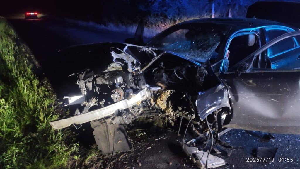 Doszło do groźnego wypadku drogowego. - Nocny rajd zakończony tragedią – Audi wbiło się w drzewo