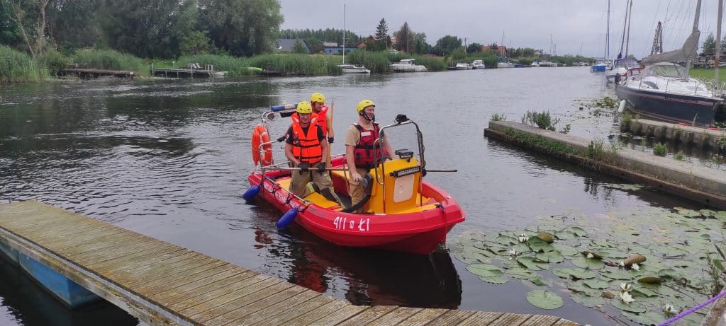 Mężczyzna regularnie wypływał w rejsy. - Służby szukają znanego żeglarza. Wezwano nurków