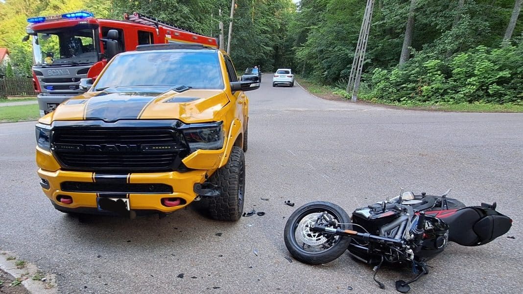 zderzenie motocykla z samochodem