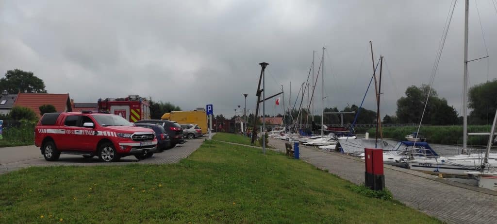 Mężczyzna regularnie wypływał w rejsy. - Służby szukają znanego żeglarza. Wezwano nurków