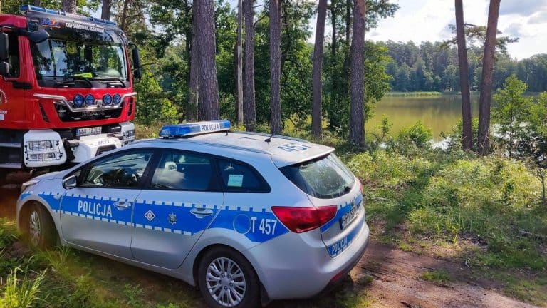 służby nad jeziorem