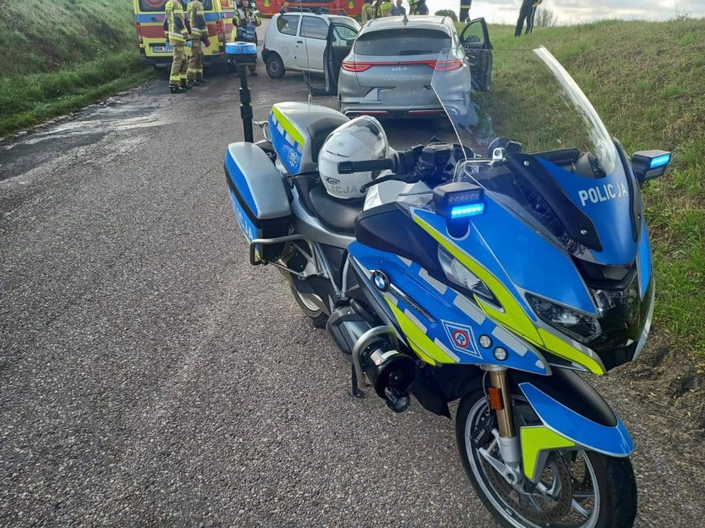 Zadysponowano wszystkie służby ratunkowe. - Czołowe zderzenie na DW538. Droga została całkowicie zablokowana