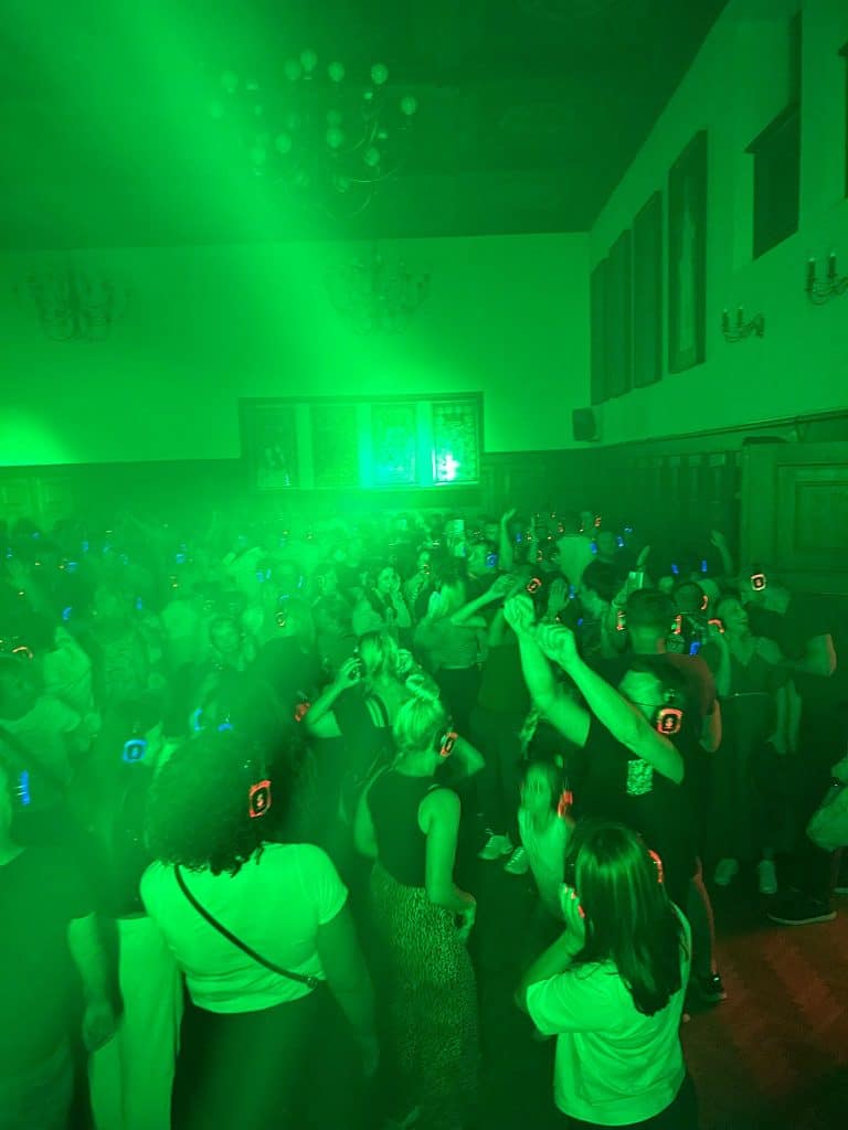 Czy to dobry pomysł? - W zabytkowej sali Urzędu Miasta Olsztyna była dyskoteka. Miasto przyznaje „ratusz przetrwał”