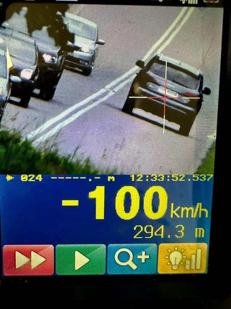 O krok od nieszczęścia... - Ograniczenie do 40? Dla niego to tylko sugestia. Urządził rajd przez wieś