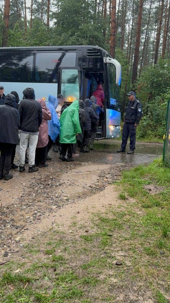 Młodzież musiała opuścić swoje namioty. - Służby ewakuowały obozy harcerskie w warmińsko-mazurskim. Istnieje duże zagrożenie