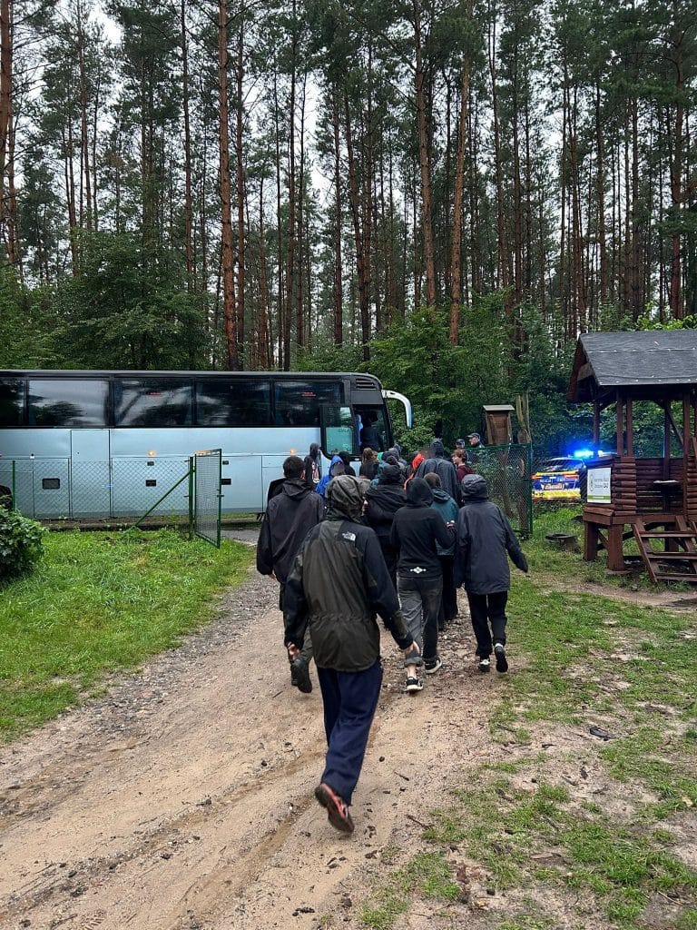 Młodzież musiała opuścić swoje namioty. - Służby ewakuowały obozy harcerskie w warmińsko-mazurskim. Istnieje duże zagrożenie