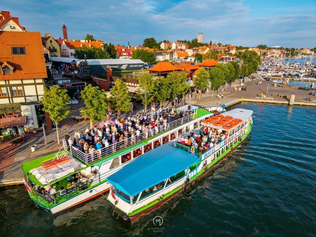 Figura Matki Bożej wypłynęła na jezioro. - „Z Maryją na jeziorach” – niezwykłe wydarzenie religijne na Mazurach