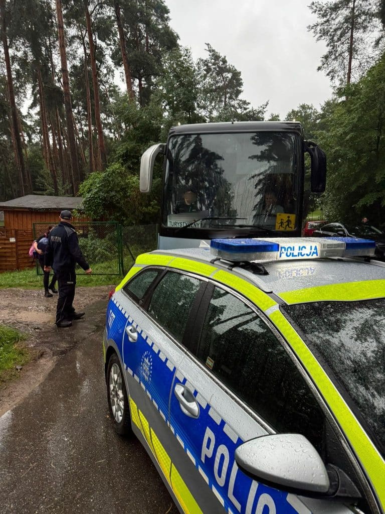 Młodzież musiała opuścić swoje namioty. - Służby ewakuowały obozy harcerskie w warmińsko-mazurskim. Istnieje duże zagrożenie