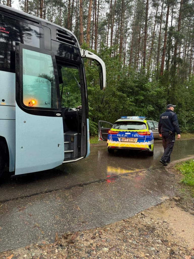 Młodzież musiała opuścić swoje namioty. - Służby ewakuowały obozy harcerskie w warmińsko-mazurskim. Istnieje duże zagrożenie
