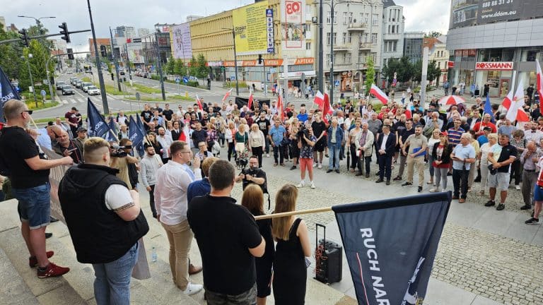 Dwie manifestacje w Olsztynie: Konfederacja przeciw migrantom, KOD: Warmia wolna od faszyzmu