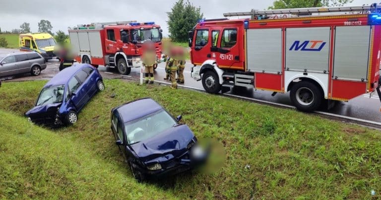 18-latek doprowadził do czołowego zderzenia. W aucie była kobieta z dzieckiem