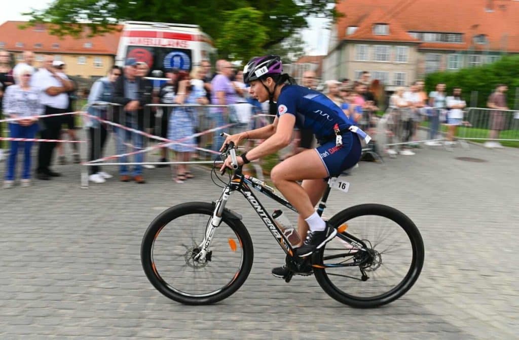 Duży sukces iławskiej funkcjonariuszki. - Wielkie zwycięstwo policjantki z Iławy. Zdobyła złoto i srebro w Cross Triathlonie