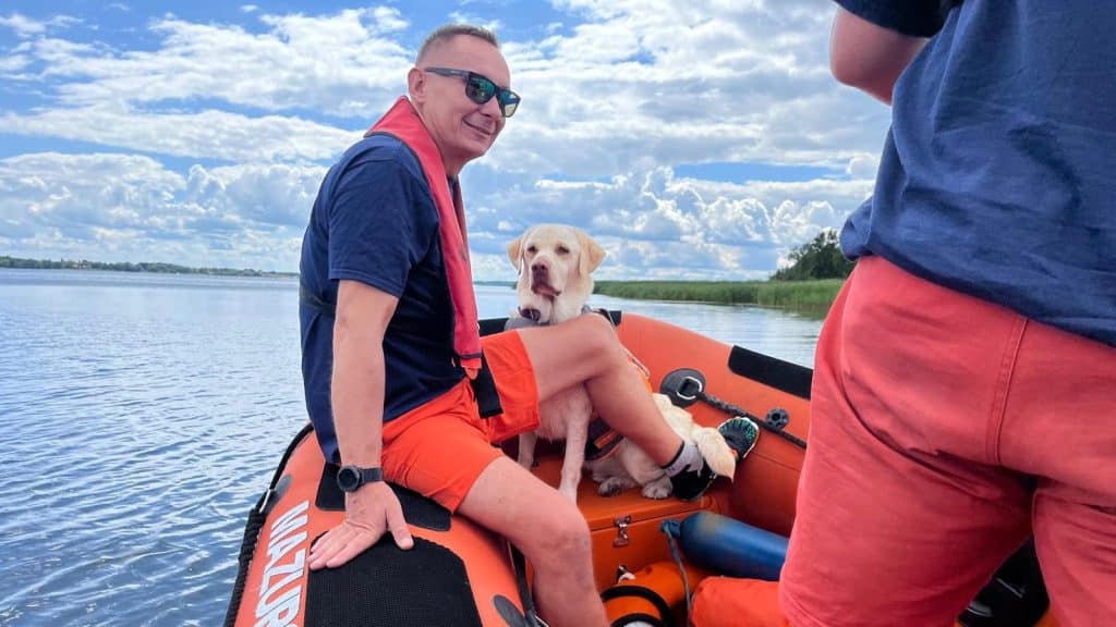 Pies, który dziś ratuje ludzi na Mazurach. - Pies Balto ze schroniska dołącza do mazurskich ratowników
