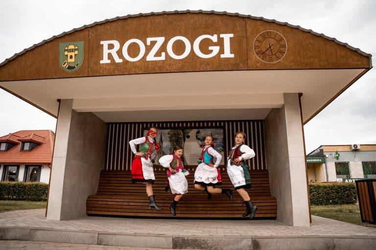 Przystanki autobusowe zamieniły się w galerię sztuki