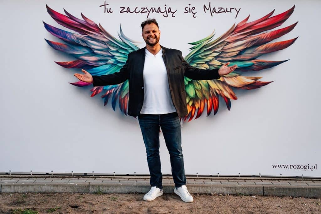 Ludzie zatrzymują się tu, żeby zrobić zdjęcia. - Przystanki autobusowe zamieniły się w galerię sztuki