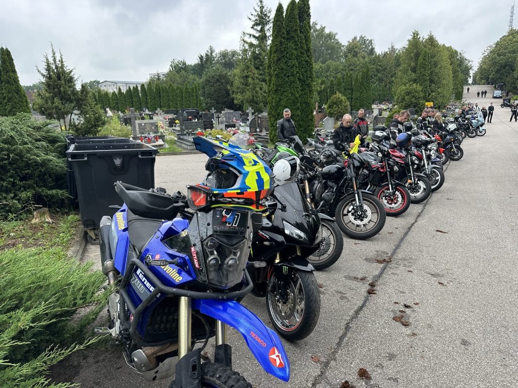 Setki osób pożegnały Tomasza D. - Motocyklista zginął ratując dwa życia