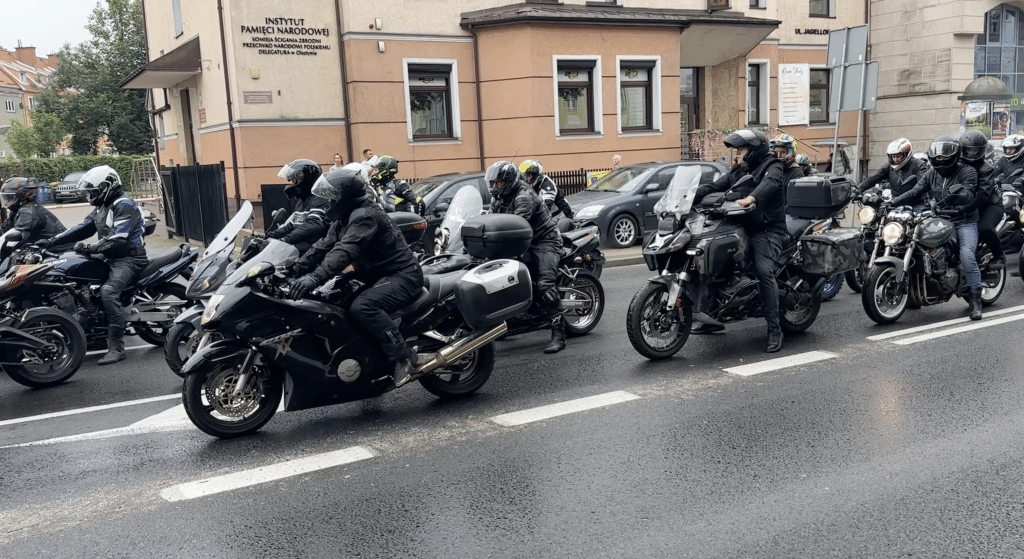 Setki osób pożegnały Tomasza D. - Motocyklista zginął ratując dwa życia