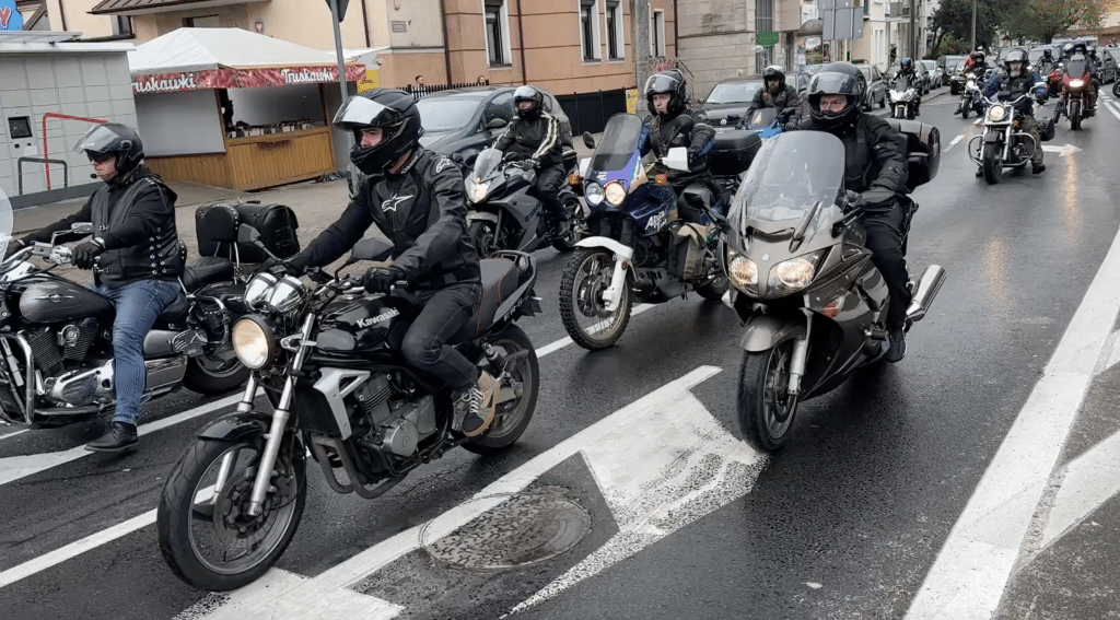 Setki osób pożegnały Tomasza D. - Motocyklista zginął ratując dwa życia