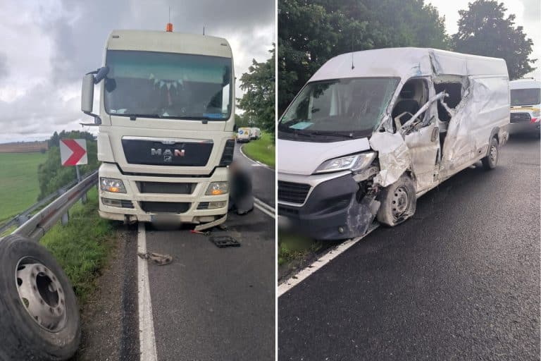 samoch&oacute;d ciężarowy zderzył się z busem